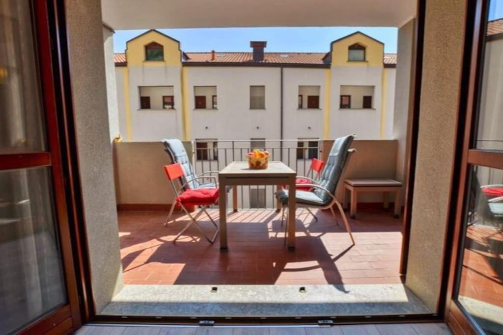 Gezellig Appartement Met Gedeeltelijk Meerzicht Acquaseria Exterior foto