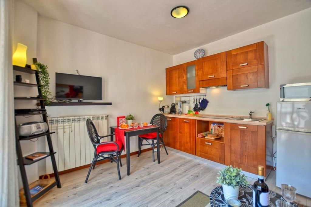Gezellig Appartement Met Gedeeltelijk Meerzicht Acquaseria Exterior foto